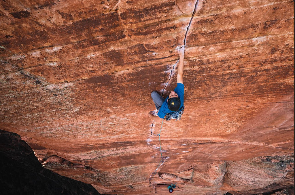 Equipamiento Escalada: Descubre los Materiales Esenciales para Practicar Escalada